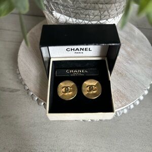 Chanel Gold vintage clip on earrings